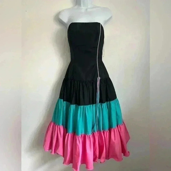 VINTAGE Mike Benet Made in The USA Tiered Dress Size 6 - Picture 1 of 9